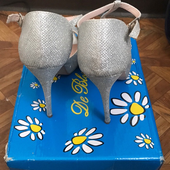 SILVER STUDDED OPEN TOE HEELS - Picture 3 of 5